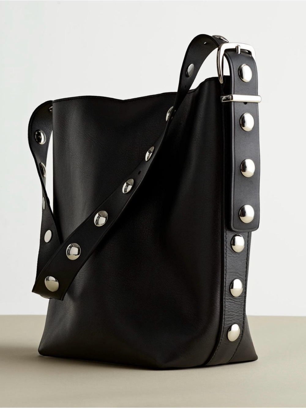 NWT Madewell Studs Essential Bucket Tote in Black